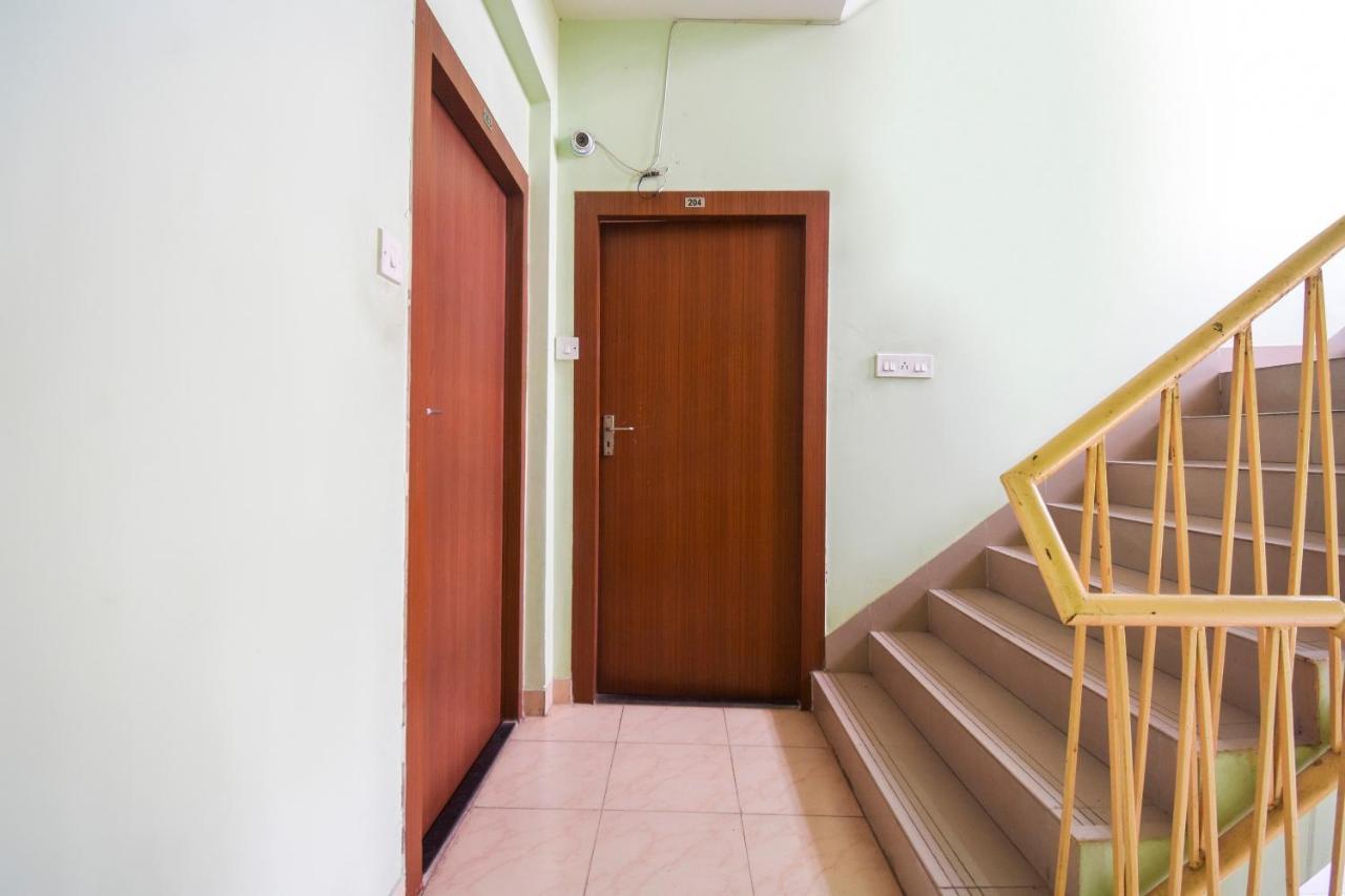 Oyo 8125 Orchid Inn Колката Екстериор снимка