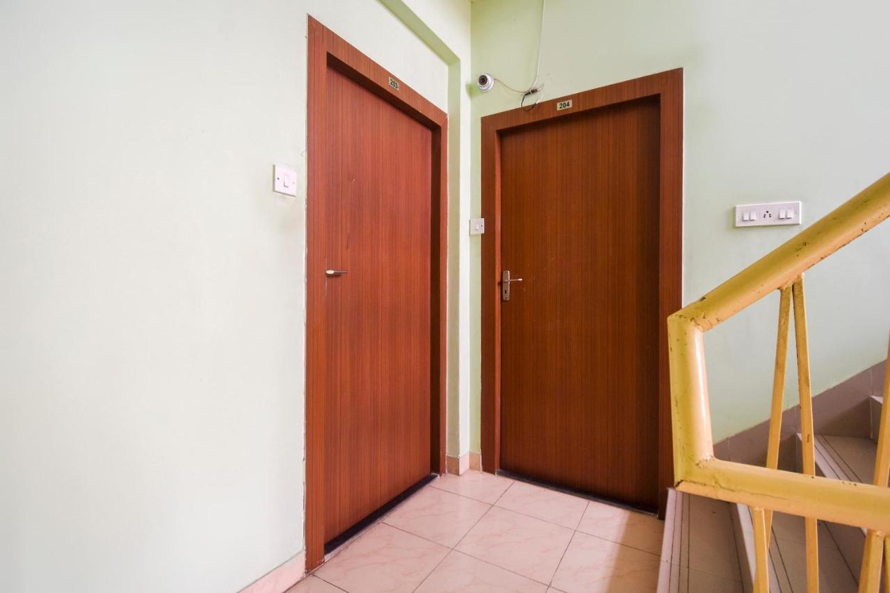 Oyo 8125 Orchid Inn Колката Екстериор снимка